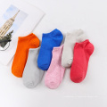 Chaussettes courtes confortables de couleur unie de couleur unie à coupe basse pour femmes